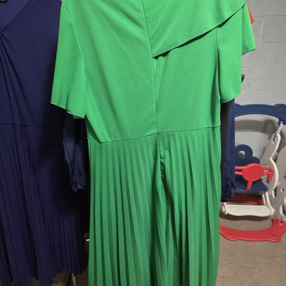 AOMEI Green Dress with Ruffle Sleeves - Picture 2 of 3
